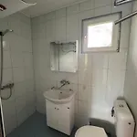 Cozy House With Free Parking فارنا