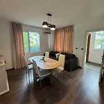 Cozy House With Free Parking