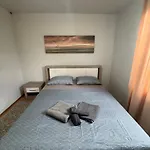 Cozy House With Free Parking شقة فارنا