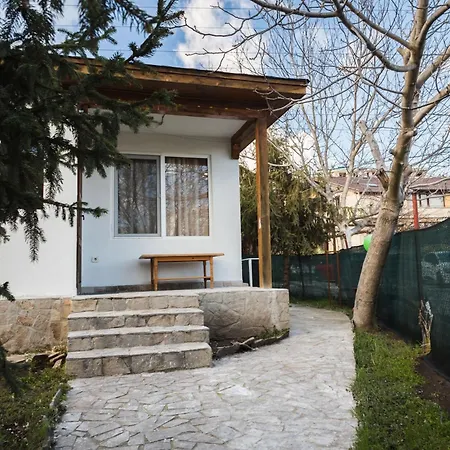 Cozy House With Free Parking *
