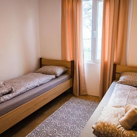 شقة Cozy House With Free Parking