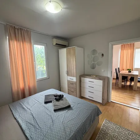 Cozy House With Free Parking Apartmán *